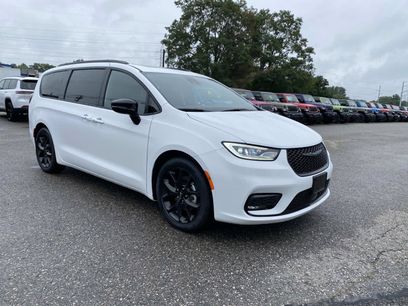 Used 2025 Chrysler Pacifica Limited