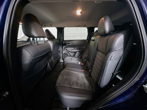 Used 2024 Mitsubishi Outlander SE image 27