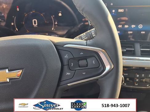 Used 2025 Chevrolet Trax LT w/ LT Convenience Package image 17