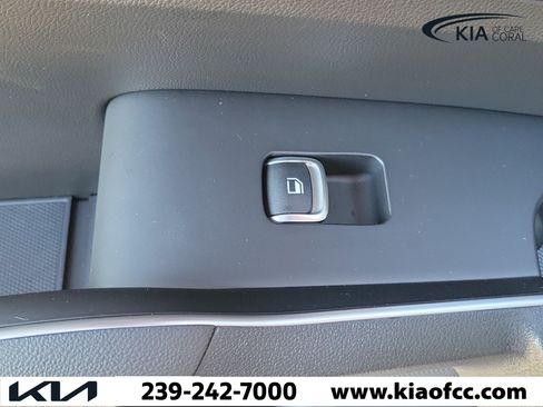 Certified 2025 Kia Sorento S w/ Panoramic Sunroof Package FWD image 15