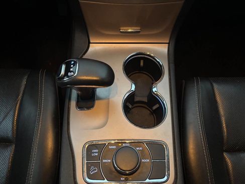 Used 2015 Jeep Grand Cherokee Limited w/ Luxury Group II image 33