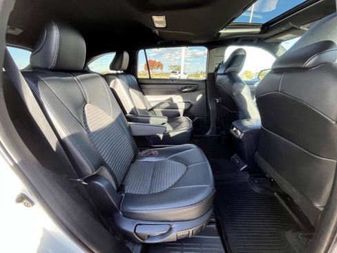 Used 2021 Toyota Highlander XSE image 25