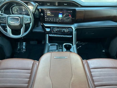 Used 2024 GMC Sierra 2500 Denali Ultimate AWD/4WD image 13