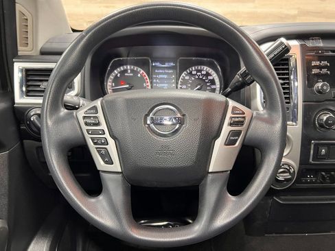 Used 2018 Nissan Titan SV image 21