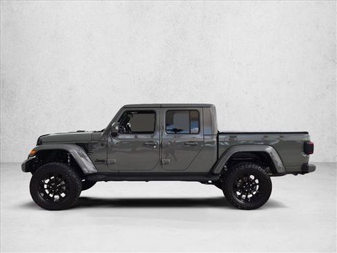 Used 2022 Jeep Gladiator Overland AWD/4WD image 9