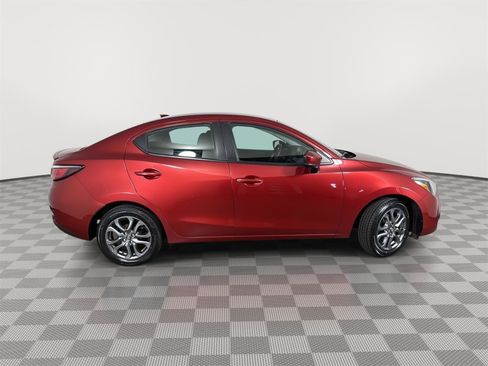 Used 2020 Toyota Yaris LE image 10
