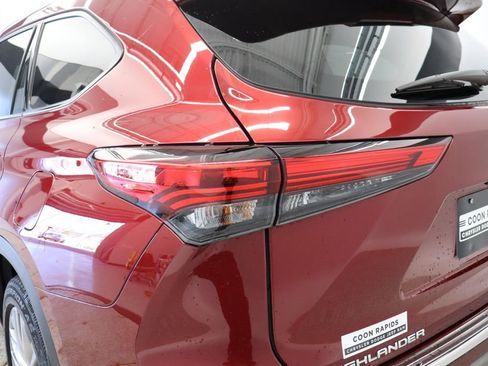 Used 2022 Toyota Highlander Platinum AWD/4WD image 22