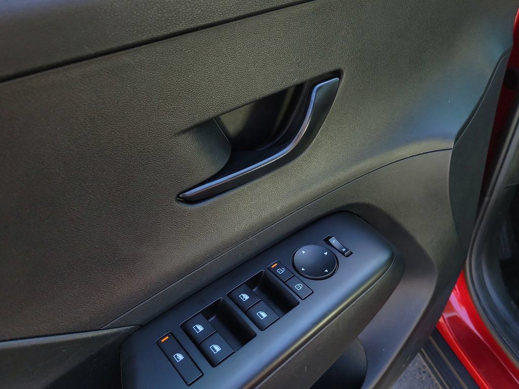Used 2025 Hyundai Kona SEL FWD image 21