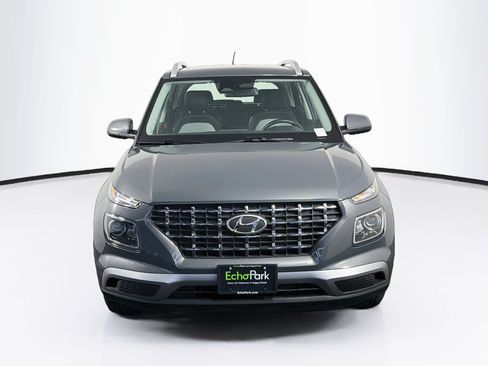 Used 2025 Hyundai Venue SEL FWD image 2