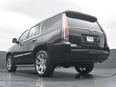 Used 2019 Cadillac Escalade Luxury AWD/4WD image 29