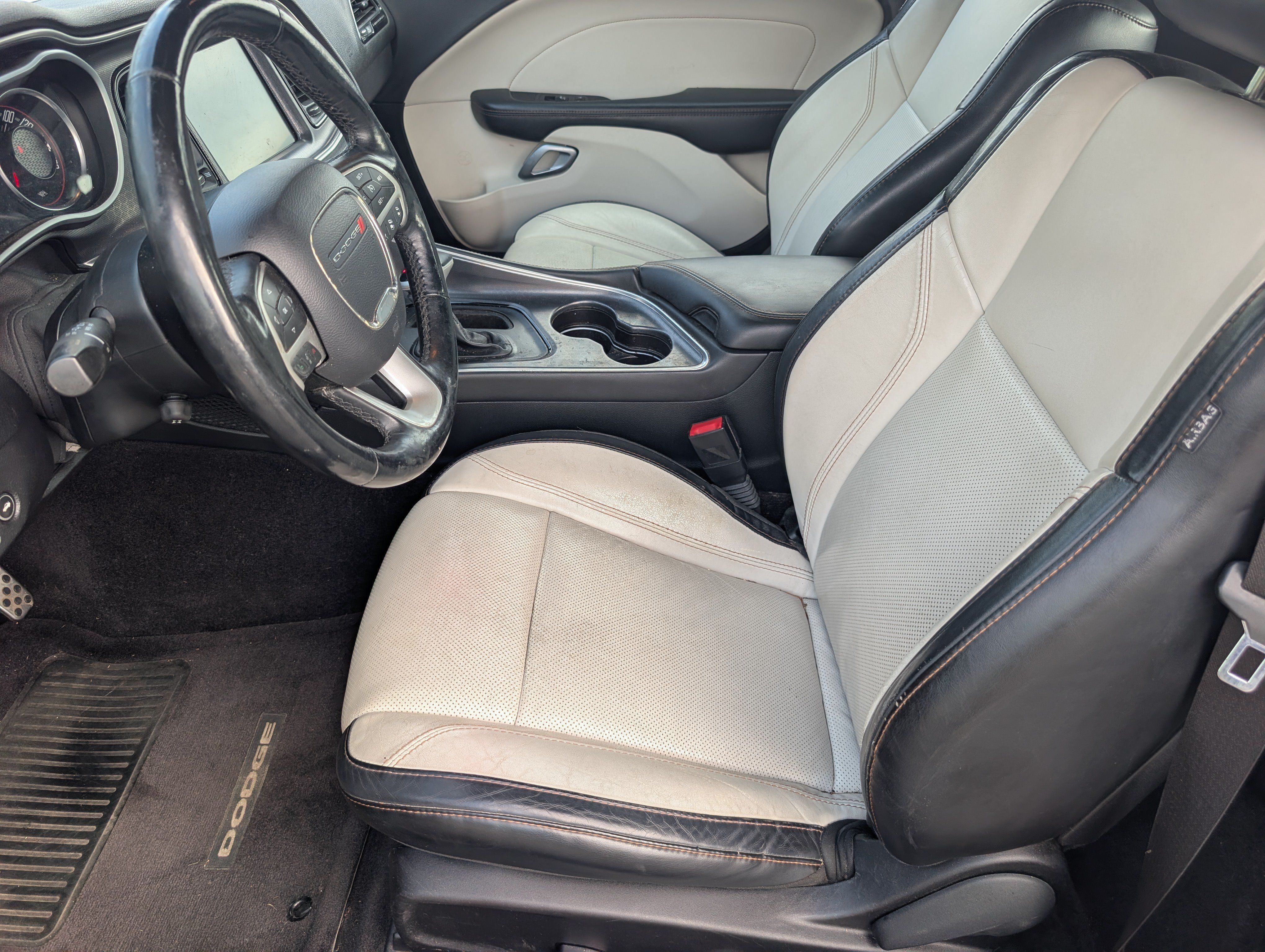 Used 2016 Dodge Challenger SXT Plus RWD image 6
