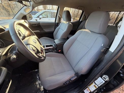Used 2019 Toyota Tacoma 4x4 Double Cab image 6