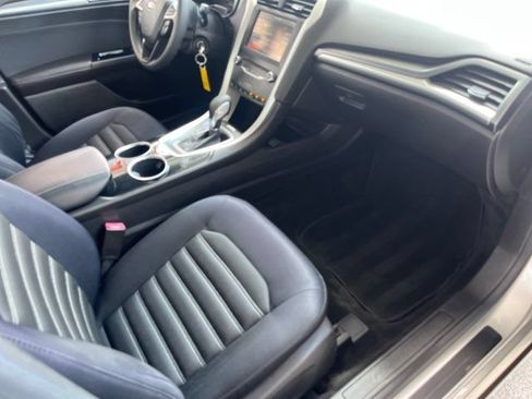 Used 2013 Ford Fusion SE FWD image 6