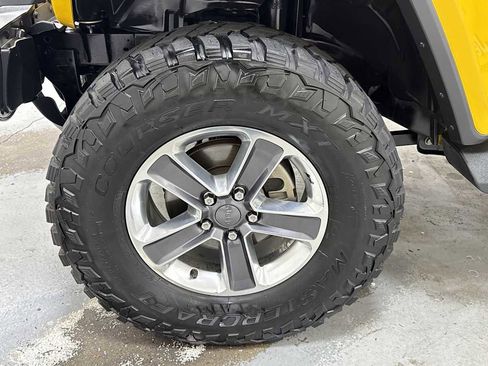 Used 2019 Jeep Wrangler Unlimited Sahara image 11