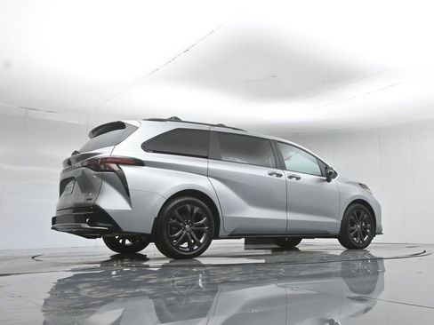 Used 2025 Toyota Sienna XSE w/ XSE Premium Package FWD image 53