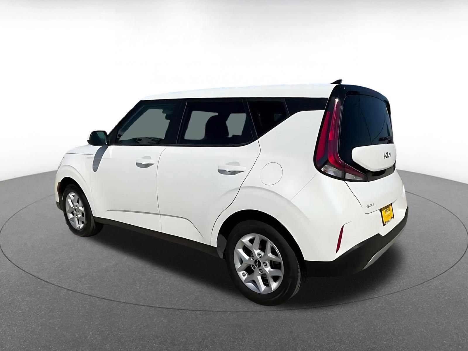 Used 2025 Kia Soul LX w/ LX Technology Package FWD image 9