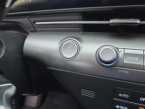 Certified 2024 Hyundai Kona SE image 12