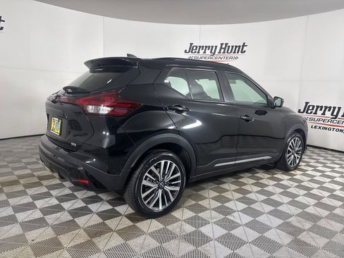 Used 2022 Nissan Kicks SR image 5