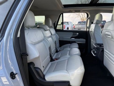 Certified 2025 Ford Expedition Max Platinum image 28