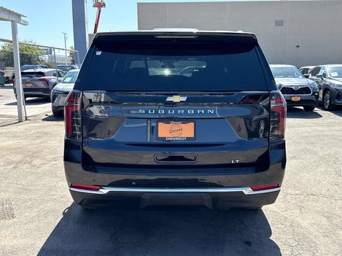 Used 2025 Chevrolet Suburban LT AWD/4WD image 3