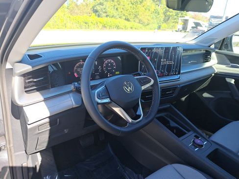New 2026 Volkswagen Tiguan SE FWD image 16
