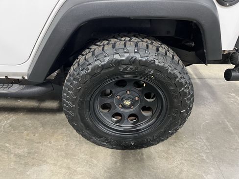 Used 2017 Jeep Wrangler Unlimited Sport image 25