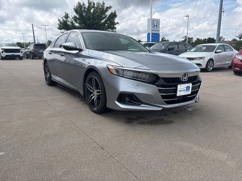 Used 2022 Honda Accord Touring image 3