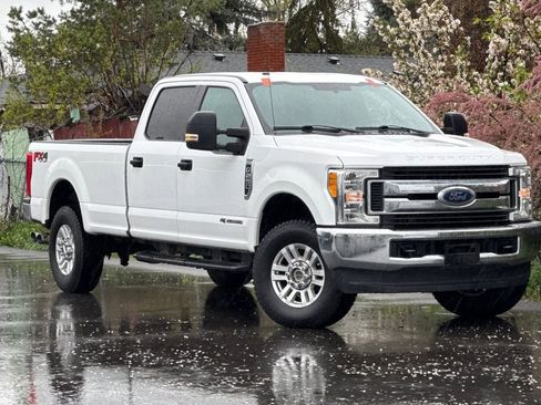 Used 2017 Ford F250 XLT image 1
