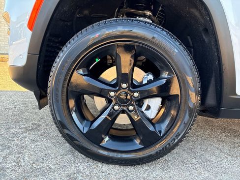 New 2025 Jeep Grand Cherokee Limited w/ Luxury Tech Group II image 28