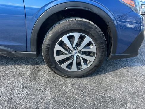 Used 2022 Subaru Outback Premium image 11