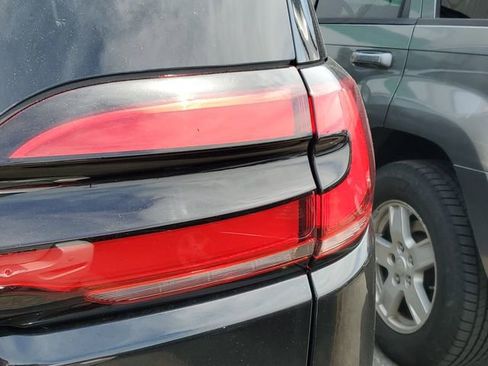 Certified 2023 Chrysler Pacifica Touring-L FWD image 9