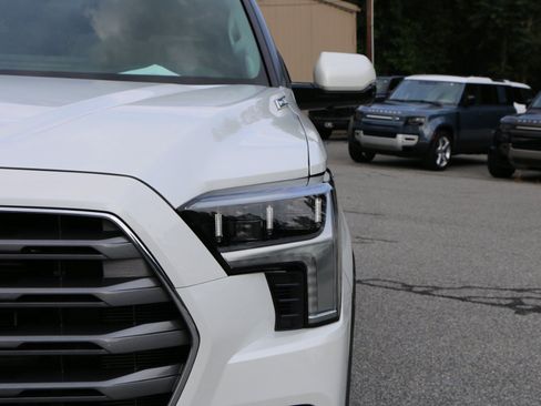 Used 2024 Toyota Sequoia Limited w/ Tow Technology Package AWD/4WD image 13