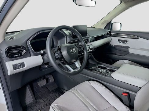 Used 2025 Honda Pilot Elite image 10