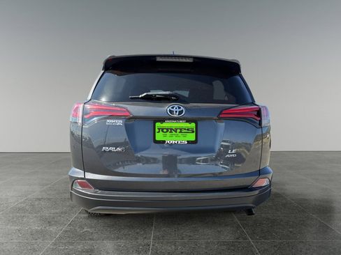 Used 2018 Toyota RAV4 LE AWD/4WD image 5