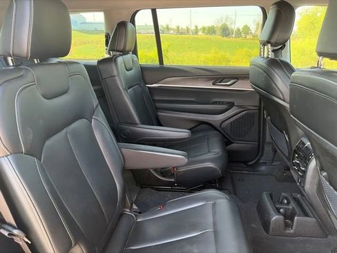 Used 2023 Jeep Grand Cherokee L Limited AWD/4WD image 9