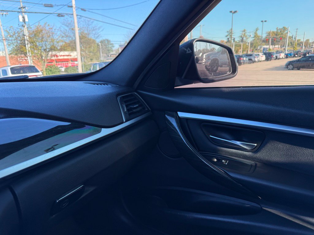 Used 2018 BMW 330i xDrive Sedan AWD/4WD image 23