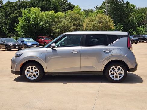 Certified 2025 Kia Soul LX w/ LX Technology Package FWD image 4