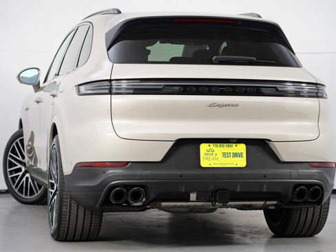 Used 2025 Porsche Cayenne E-Hybrid image 6