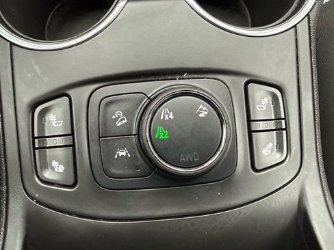 Used 2024 GMC Terrain SLT image 28