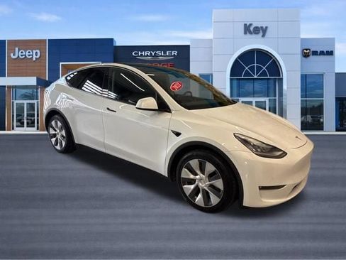 Used 2021 Tesla Model Y Long Range image 8