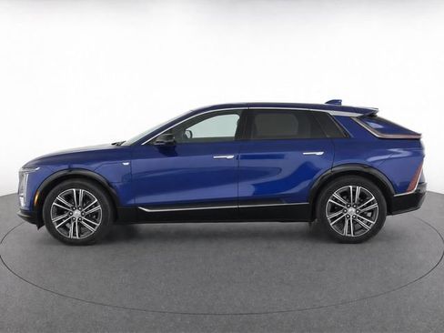 Used 2024 Cadillac Lyriq Luxury AWD/4WD image 7