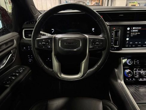 Used 2022 GMC Yukon XL Denali w/ Denali Premium Package image 28