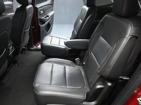 Used 2021 Chevrolet Traverse LT FWD image 21