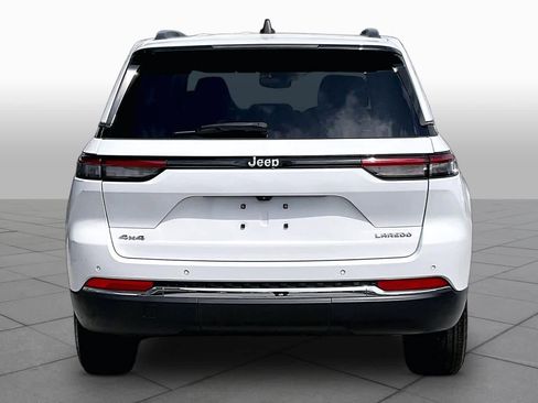Used 2023 Jeep Grand Cherokee Laredo AWD/4WD image 5