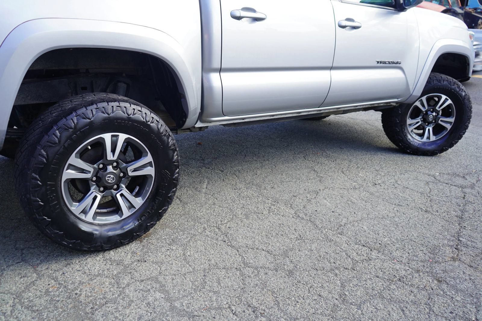 Used 2017 Toyota Tacoma TRD Sport RWD image 7