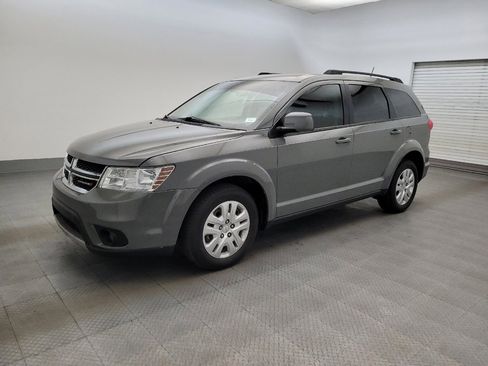 Used 2019 Dodge Journey SE FWD image 2