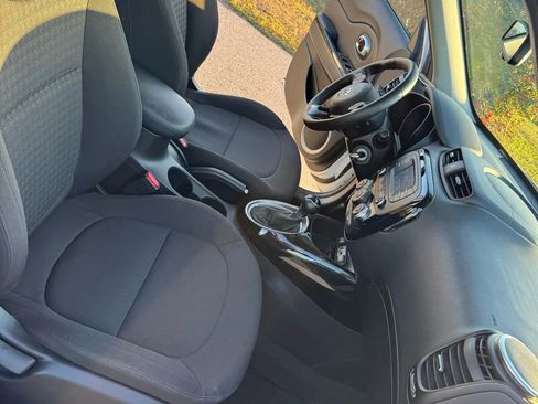 Used 2014 Kia Soul ! image 9
