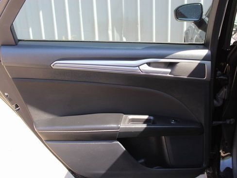 Used 2020 Ford Fusion SE image 16