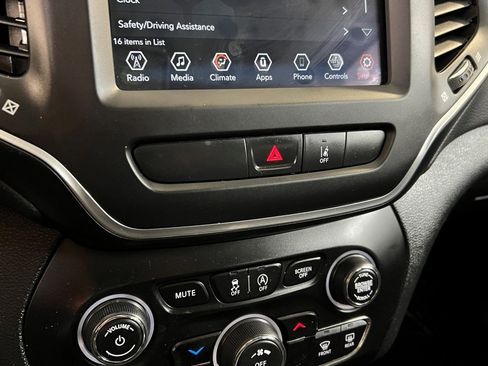 Used 2022 Jeep Cherokee Latitude w/ Sun & Sound Group image 43