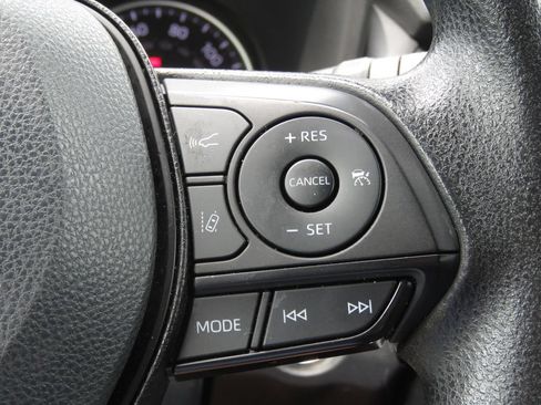 Used 2022 Toyota RAV4 XLE AWD/4WD image 21